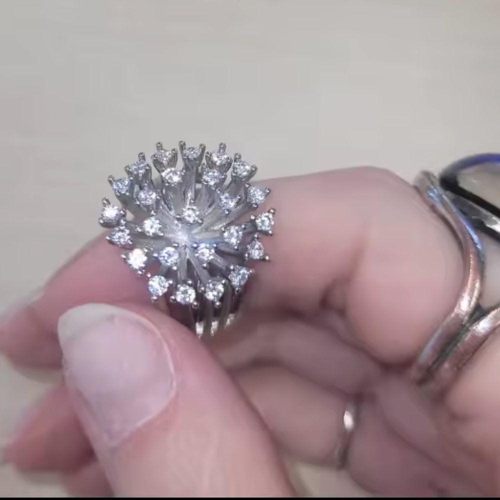 Radiant Diamond Starburst Ring – Luxury Silver & Crystal Statement Piece - Picture 8 of 10